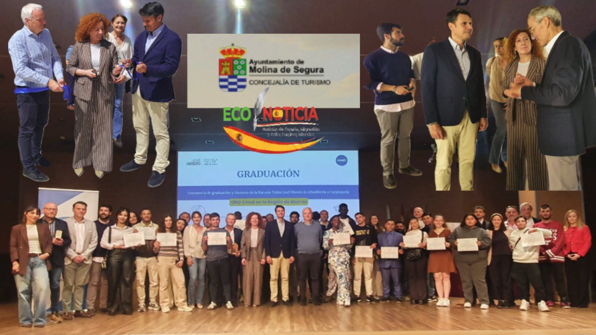 Acto de clausura y graduación de los alumnos de la Escuela Taller José Obrero en Molina de Segura con autoridades locales.