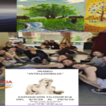 Estudiantes del IES Francisco Cascales junto al cartel de su exposición filosófica Museo Intelligibilis en Murcia.