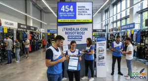 Stand de información sobre las 454 ofertas de empleo en Decathlon para tiendas y centros logísticos en España, exclusivo de Eco Noticia.