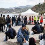 Migrantes en Ceuta tras la llegada masiva desde Marruecos durante la crisis migratoria
