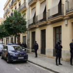 Policía Nacional durante la operación para detener en Valencia a un fugitivo buscado en Alemania
