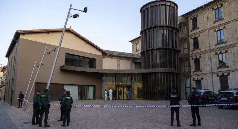 Museo de Villena acordonado tras el robo del Tesoro de Villena