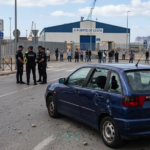 Vehículo de la diputada de Ceuta dañado tras el ataque en el puerto
