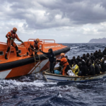 Rescate de migrantes en un cayuco frente a Gran Canaria