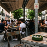Terraza de un bar en España ante la propuesta de nueva ley antitabaco