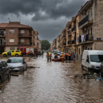 Inundaciones por lluvias torrenciales en la Comunidad Valenciana con calles anegadas y vehículos atrapados.