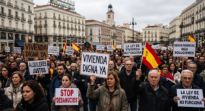 Protesta por la vivienda y los alquileres en la Puerta del Sol de Madrid