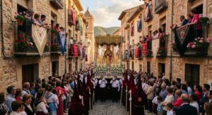Vecinos y devotos recibiendo la procesión de la Virgen de la Fuensanta en un municipio de la Región de Murcia durante su viaje jubilar.